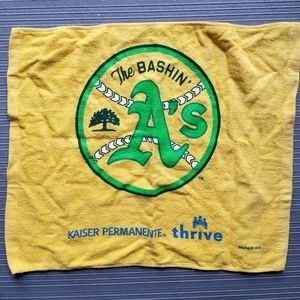 NEW!! Swinging Oakland A's Rally Towel